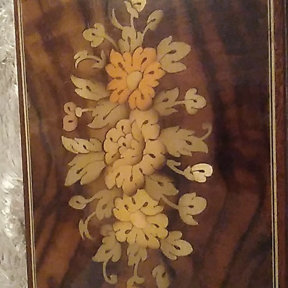 Reuge Italian Jewelry & Music Box - Picture 4 of 14